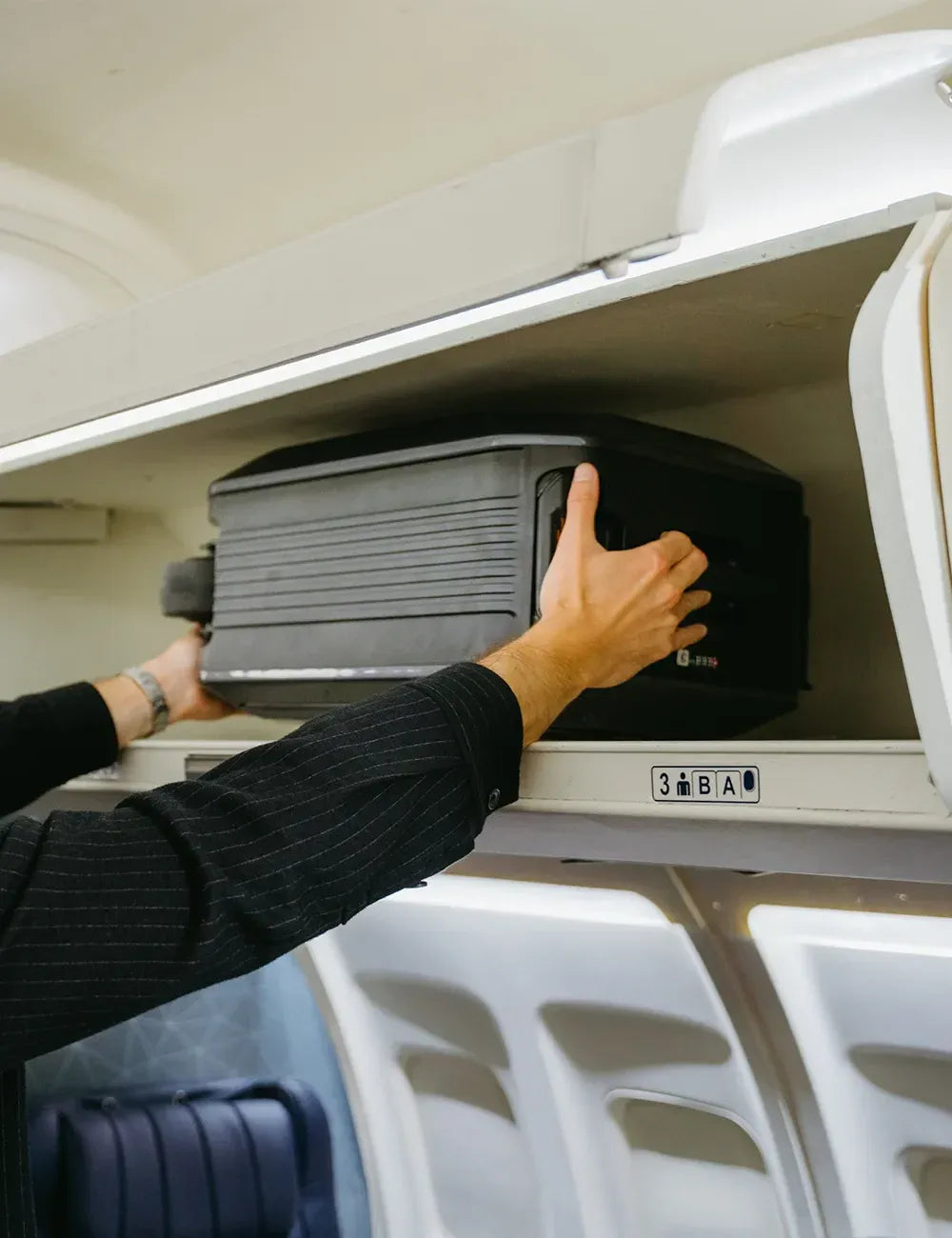Smart Rideable luggage|App Control|Motor:200W|Speed:6mph|Mileage:6.2miles|Airline-Approved|Zipperless|ABS+PC|4″ solid tires||Weight: 17.3lbs|Max Load:242lbs|Battery:37V,2.5Ah|Charge time:3h|Electric Brake|Volume:31L|1-Year Warranty
