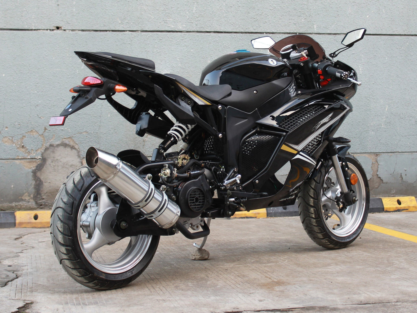 VENOM X18, 50cc MOTORCYCLE,AUTO TRANSMISSION,CAPACITY-250LBS,SPEED-40MPH,BLACK