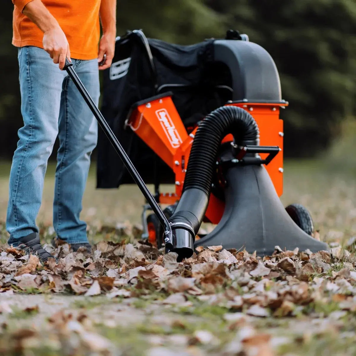 Leaf Vacuum & Wood Chipper - 7HP Engine, 10:1 Mulch Ratio, Max 2" Branches Renovomotors
