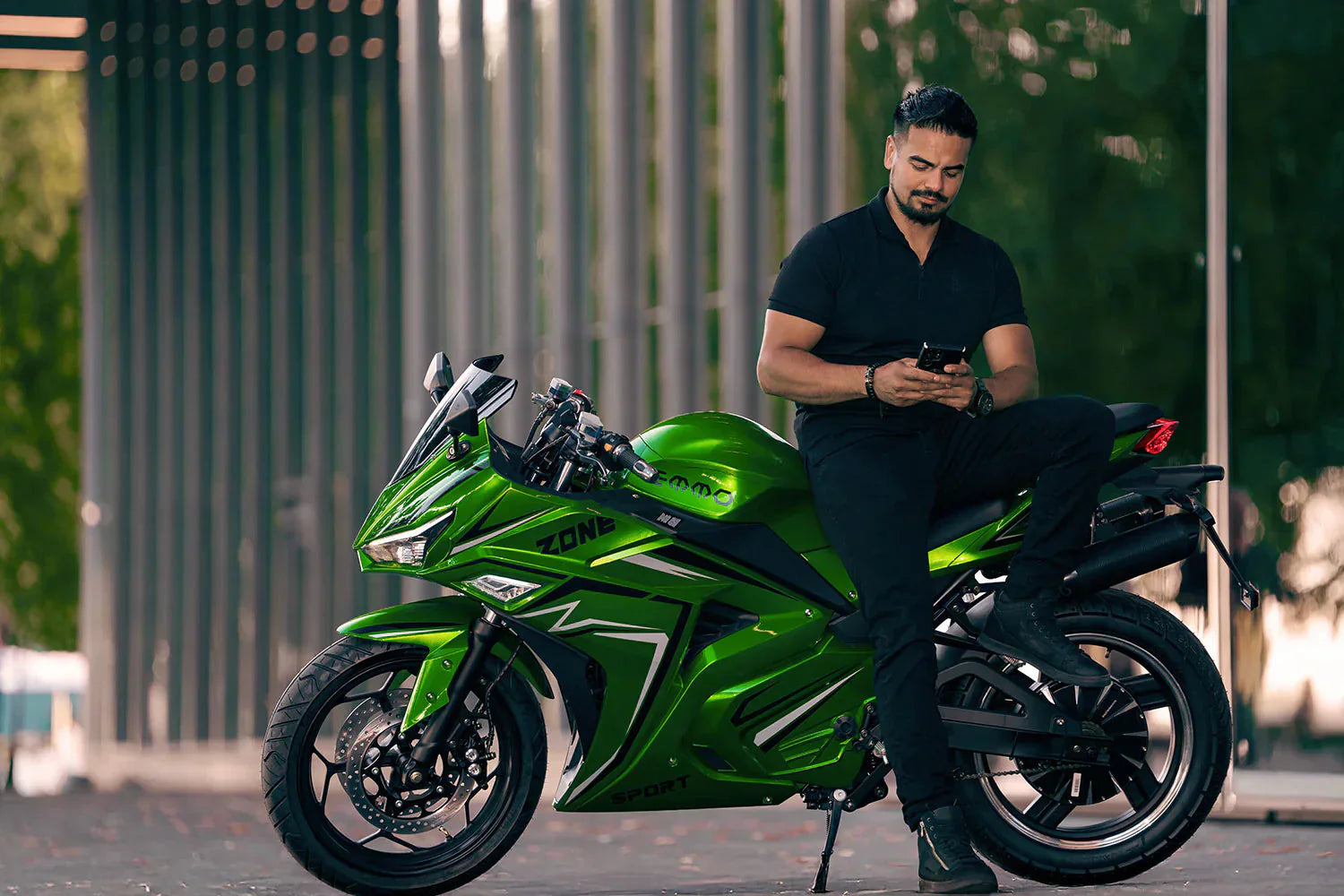 2025 Zone II Electric Motorcycle Refreshed Sports eBike with CarPlay and Removable Battery EMMO
