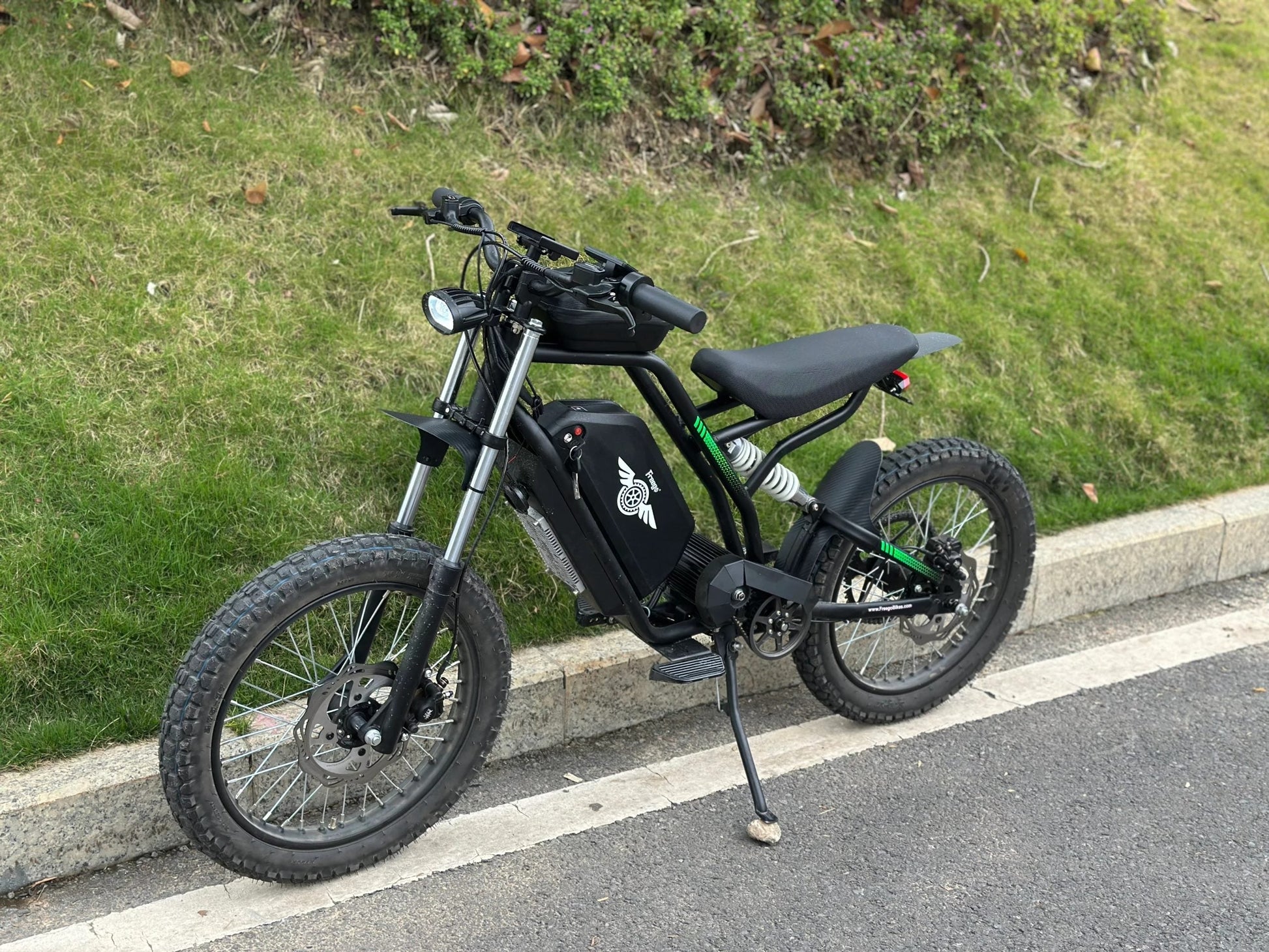 Freego Nova 3 Mid-Drive All-Terrain Dirt eBike,3000W,60V, 25Ah(1500Wh),20–50 miles,Off-Road: 40 Mph Renovomotors