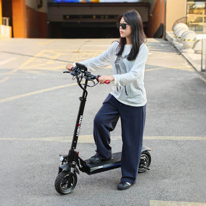 Nanrobot T1 800 W brushless motor | 48 V 10.4 Ah lithium battery | 21–25 miles | Top speed 25 mph